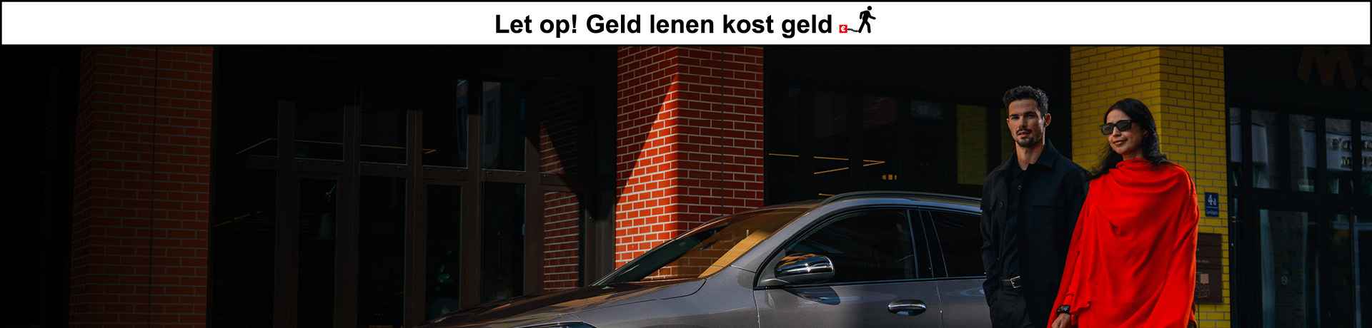 Man en vrouw naast hun nieuwe Mercedes-Benz Certified occasion